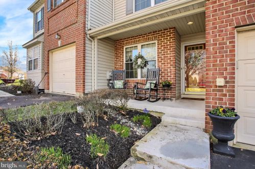 302 Manor Rd, Harleysville, PA 19438-1954