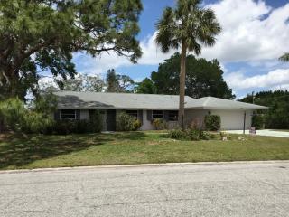 504 Dona Dr, Nokomis, FL 34275-2614
