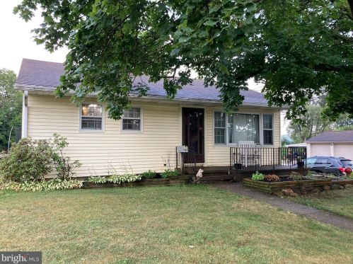 801 Chestnut St, Shoemakersville, PA 19555-1614