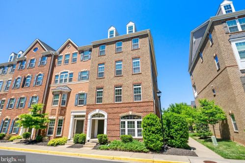 13666 Endeavour Dr, Herndon, VA 20171-4108