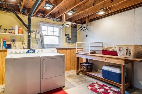 96 Daniel Dr, North Kingstown RI  02852-6702 exterior