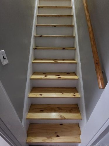 36 Pratt St, Norwich CT  06360-3733 exterior