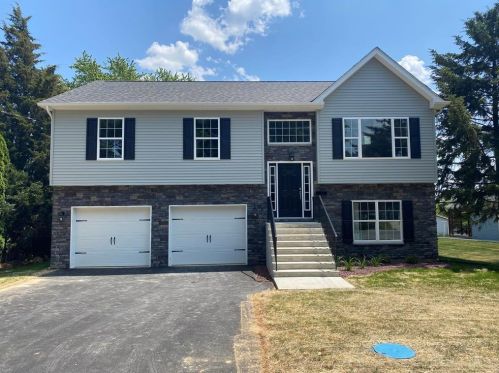 317 Fairview Ave, Wind Gap, PA 18091-1230