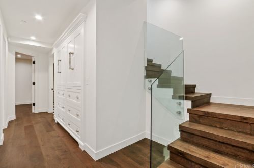 2215 Bayview Dr, Manhattan Beach CA  90266-4453 exterior
