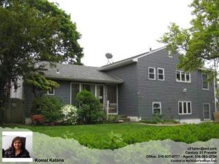 357 Old Country Rd, Hicksville NY  11801-4215 exterior