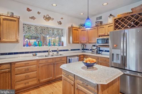 222 Longspur Dr, Wilmington DE  19808-4363 exterior