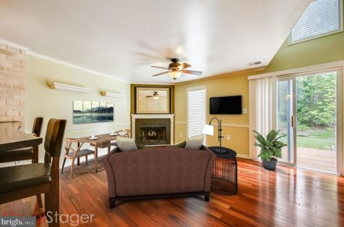 2051 Whisperwood Glen Ln, Herndon, VA 20191-4123