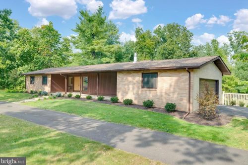 2136 Old Skippack Rd, Harleysville PA  19438-1367 exterior