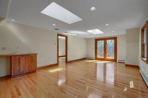 207 Osborne Hill Rd, Fishkill NY  12524-2529 exterior