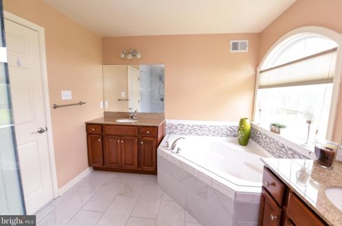 42 Putter Ln, Pottstown PA  19464-7801 exterior