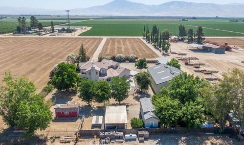 15414 Cuda Dr, Bakersfield CA  93307-9279 exterior