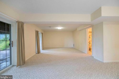 160 Manor Dr, Edinburg VA  22824-3579 exterior