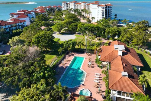 105 La Peninsula Blvd, Naples FL  34113-4032 exterior