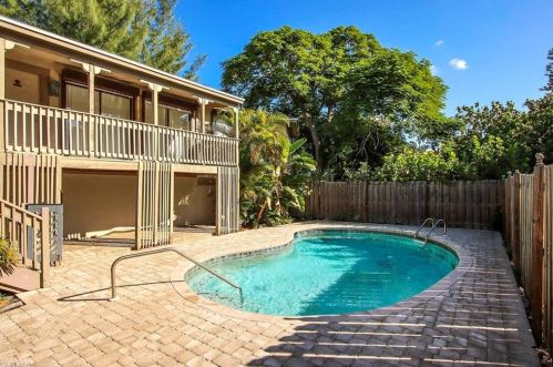 1666 Middle Gulf Dr, Sanibel FL  33957-6307 exterior
