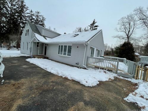 564 Pool Rd, North Haven CT  06473-1421 exterior