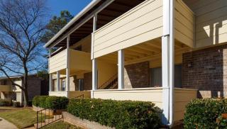 700 Aspen Dr, Birmingham AL  35209-2702 exterior