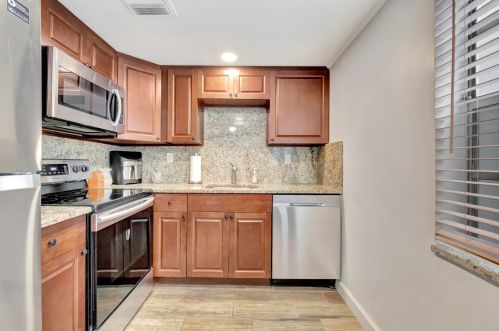 691 Burgundy O, Delray Beach FL  33484-4914 exterior