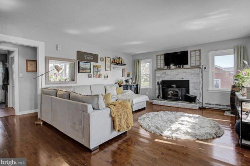 1024 Kercher Ave, Dauberville, PA 19533-9389