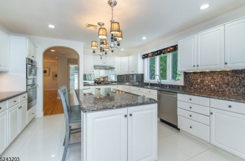 19 Marisa Ct, West Milford NJ  07480-3000 exterior