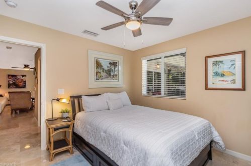 657 91 Ave, Naples FL 34108-2424 exterior