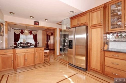 19 Elmhurst St, Elmwood Park NJ  07407-1320 exterior