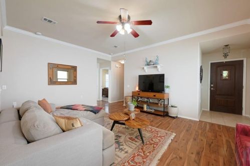 7104 Crestone Rd, Austin TX 78744-1772 exterior