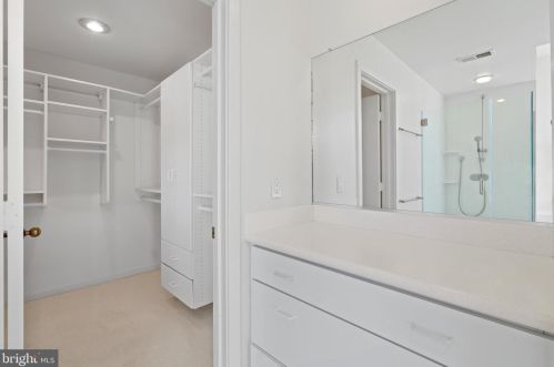 12015 Walnut Branch Rd, Herndon VA  20194-5616 exterior