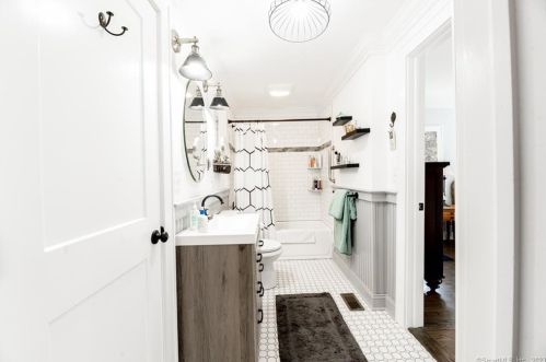 53 Grant St, Milford CT 06460-5310 exterior