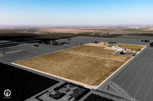 15414 Cuda Dr, Bakersfield CA  93307-9279 exterior