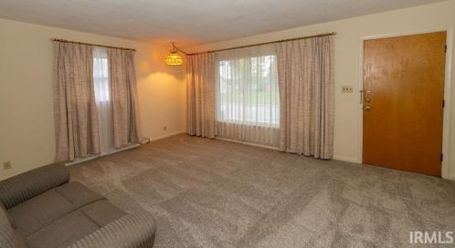 214 Roseland Ave, Mishawaka, IN 46544-3560