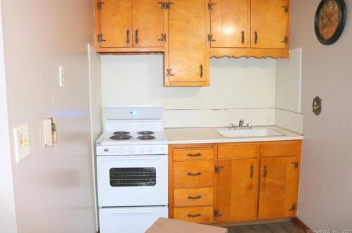 1400 Saybrook Rd, Haddam CT  06438-1316 exterior