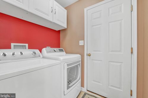 10 Nace Dr, Hanover, PA 17331-9411