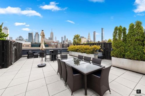 100 18th St, New York NY 10003-2108 exterior