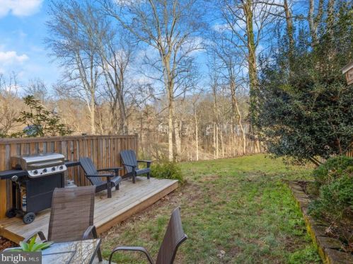 9733 Lakepointe Dr, Springfield VA  22015-1881 exterior