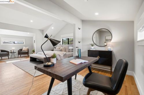 1077 57th St, Oakland CA  94608-2744 exterior