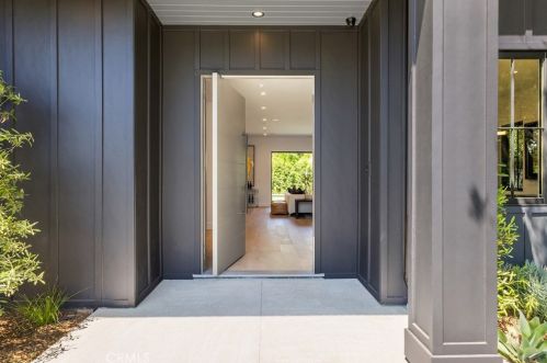 4955 Haskell Ave, Van Nuys CA  91436-1674 exterior