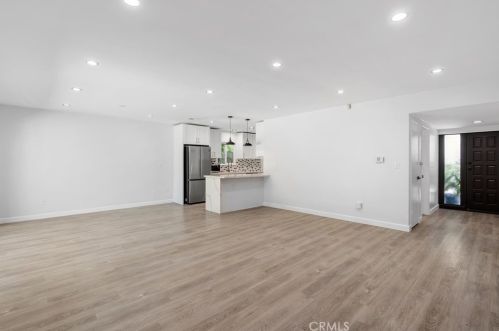 6747 Blewett Ave, Van Nuys CA  91406-6014 exterior