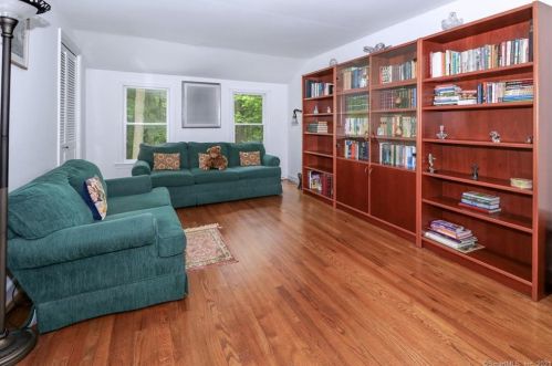 23 Mayflower Dr, Wilton CT  06897-1003 exterior