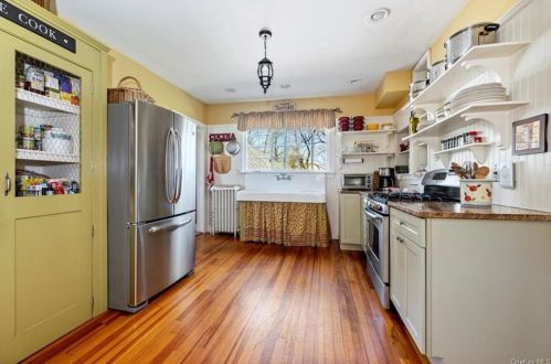 39 Sylvan Pl, New Rochelle, NY 10801-2030