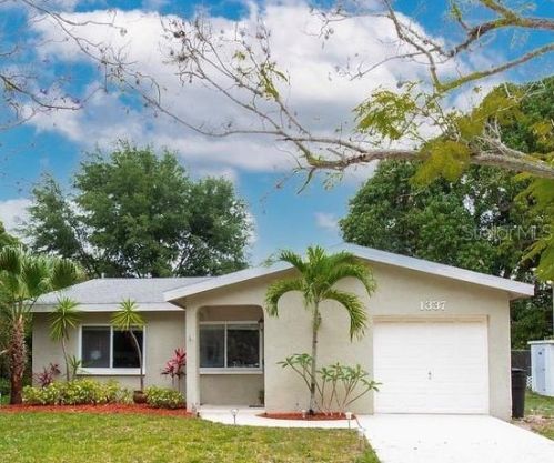 1337 Coral Way, Saint Petersburg, FL 33705-6112