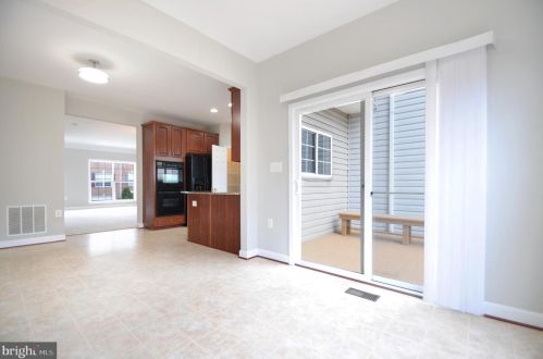 209 Hawks View Sq, Leesburg VA  20175-4103 exterior