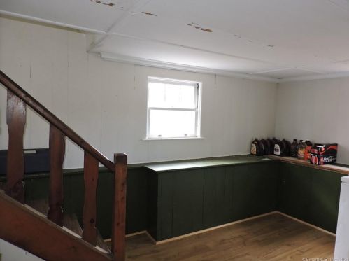 27 Vincent Rd, Bristol CT  06010-3828 exterior