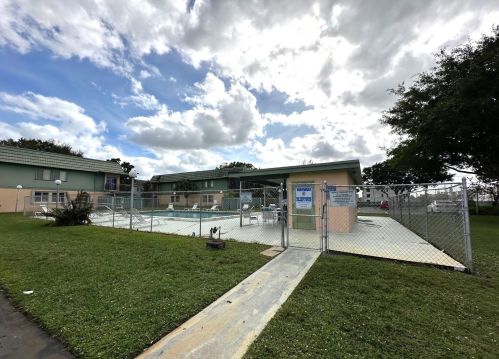 1860 Fairview Villas Dr, West Palm Beach, FL 33406-6666