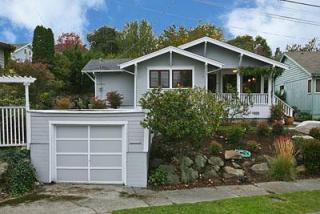10439 Waters Ave, Seattle, WA 98178-2565