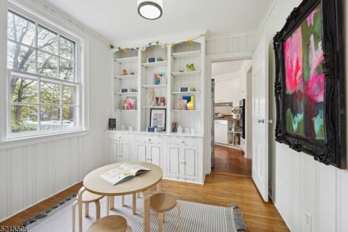 5 Walnut Ct, South Orange NJ  07079-1627 exterior