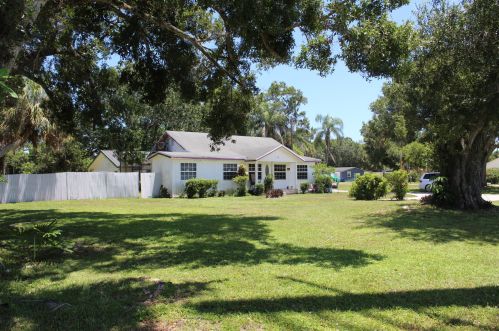 1160 27th Ave, Vero Beach, FL 32960-4087
