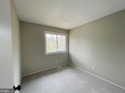 2120 Cartwright Pl, Herndon VA  20191-1903 exterior