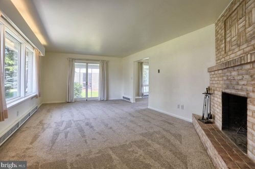 705 Gobin Dr, Carlisle, PA 17013-1512