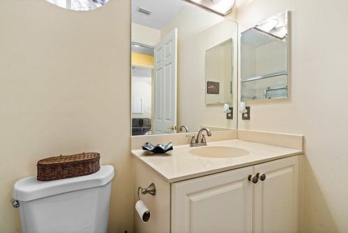 7038 Great Falls Cir, Boynton Beach FL  33437-3998 exterior
