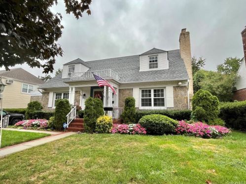 21 Eton Rd, New Hyde Park, NY 11040-2047